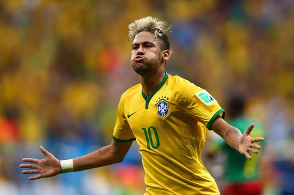 世界杯FIFA体育新闻：内马尔在2014年国际足联世界杯上庆祝巴西队对阵喀麦隆队的进球