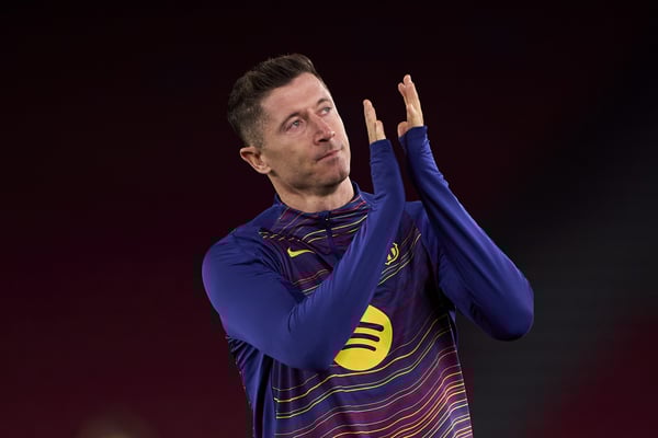 世界杯FIFA体育新闻：罗伯特·莱万多夫斯基与巴塞罗那的合同可能不会续签。/ Pablo Rodriguez/Quality Sport Images/Getty Images