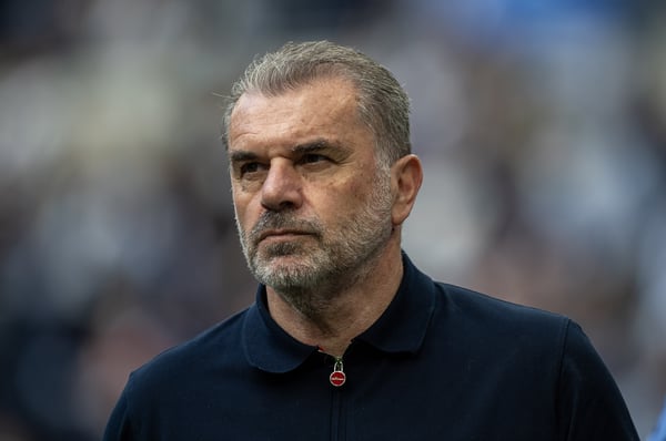 世界杯FIFA体育新闻:安格·波斯特科格鲁随托特纳姆热刺队赢得了欧联杯冠军。/ Visionhaus/Getty Images