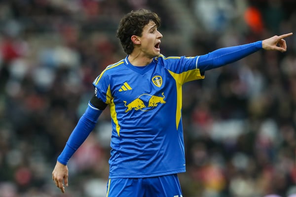 世界杯FIFA体育新闻:布伦登·阿伦森率领的利兹联队将于周日迎战曼联。/IMAGO/Every Second Media