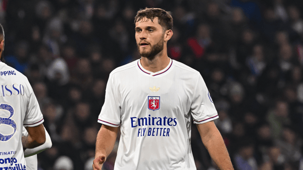 世界杯FIFA体育新闻:坦纳·泰斯曼已确定在里昂队效力至2025-26赛季,并担任球队的稳定角色。/ Eurasia Sport Images/Getty Images