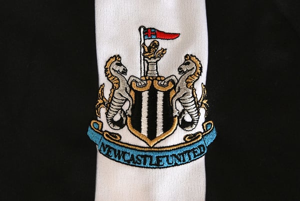 世界杯FIFA体育新闻：纽卡斯尔联队在2025-26赛季的势头受阻。/ Visionhaus/Getty Images