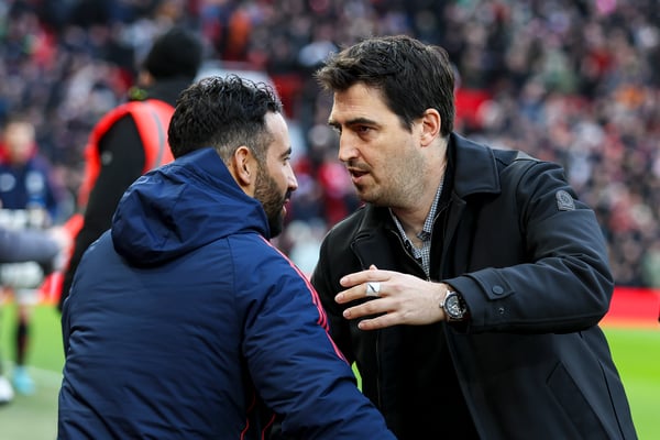 世界杯FIFA体育新闻：安多尼·伊劳拉（右）是候选人之一。/ Robin Jones/AFC Bournemouth/Getty Images