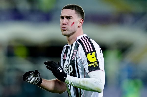 世界杯FIFA体育新闻：杜桑·弗拉霍维奇在英格兰有崇拜者。 /朱塞佩·马菲亚/NurPhoto/Getty Images