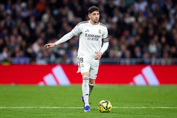 世界杯FIFA体育新闻：费德·巴尔韦德为小维尼修斯辩护。/阿尔瓦罗·梅德兰达/Quality Sport Images/Getty Images