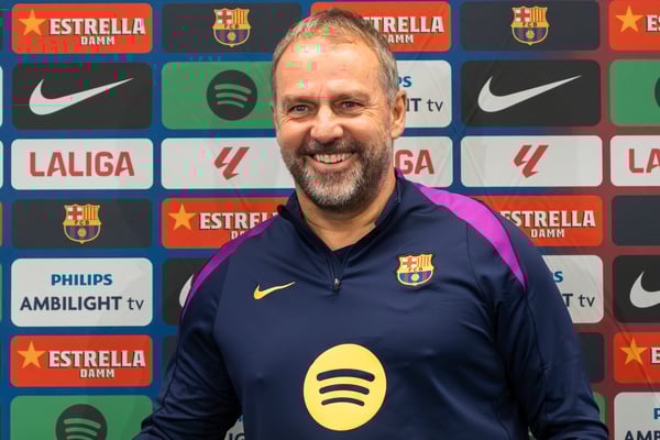 世界杯FIFA体育新闻：汉斯·弗里克渴望引进一名新的后卫。/ Ruben De La Rosa/NurPhoto/Getty Images