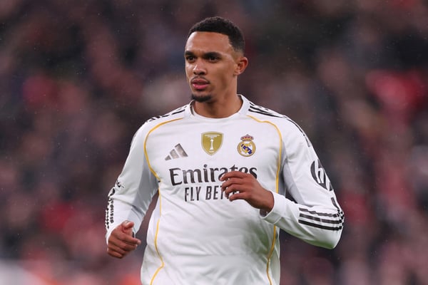 世界杯FIFA体育新闻：特伦特·亚历山大-阿诺德与离开皇家马德里的传闻持续不断。/ Marc Atkins/Getty Images