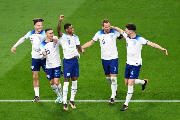 世界杯FIFA体育新闻：马科斯·拉什福德在2022年卡塔尔世界杯小组赛中为英格兰队攻入对阵伊朗队的进球后庆祝。