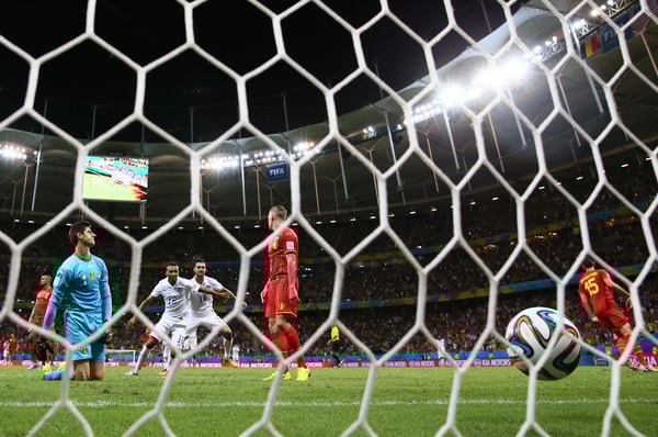 世界杯FIFA体育新闻：朱利安·格林在2014年巴西世界杯16强赛中为美国队攻入制胜球后庆祝。