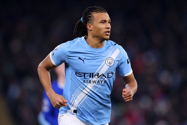世界杯FIFA体育新闻：由于曼城近期遭遇伤病困扰，内森·阿克将进入首发阵容。/ Marc Atkins/Getty Images