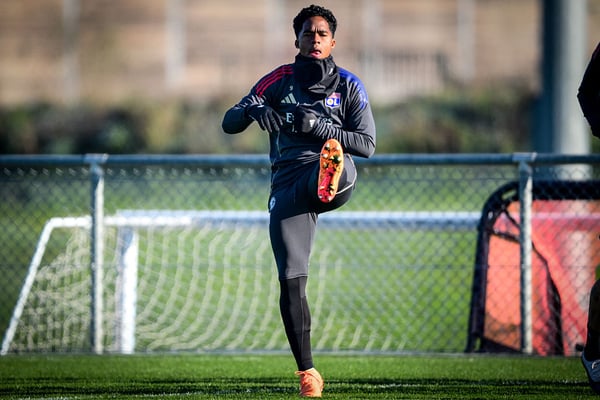 世界杯FIFA体育新闻：恩德里克已随里昂队训练，但尚未出场。/ OLIVIER CHASSINGOLE/AFP/Getty Images
