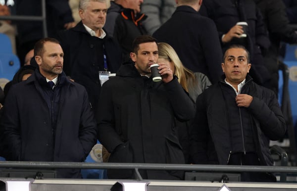 世界杯FIFA体育新闻：体育总监保罗·温斯坦利（左）、劳伦斯·斯图尔特（中）和联合老板贝赫达德·埃格巴利（右）是此次紧张局势的核心人物。/ Catherine Ivill/AMA/Getty Images