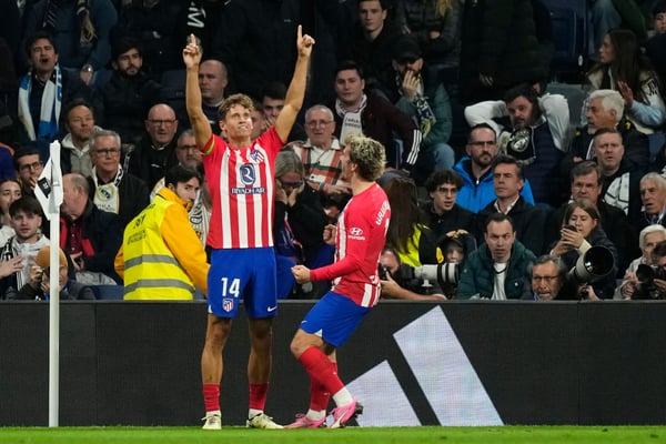 世界杯FIFA体育新闻:马科斯·略伦特让伯纳乌球场鸦雀无声。/ Jose Breton/Pics Action/NurPhoto/Getty Images