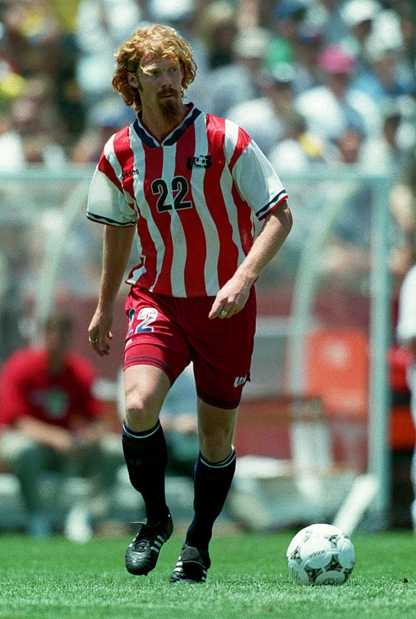 世界杯FIFA体育新闻：1994 年版中的 Alexi Lalas。/ Stewart Kendall/Sportsphoto/Allstar/Getty Images