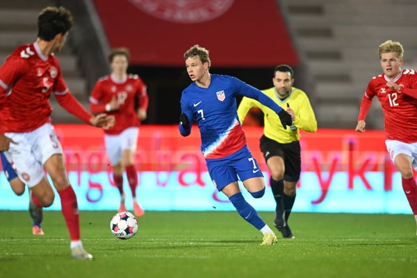 世界杯FIFA体育新闻：科尔·坎贝尔是美国U21国家队的常客，也是美国足球未来值得关注的新星。/ Patrik Lundin/USSF/Getty Images