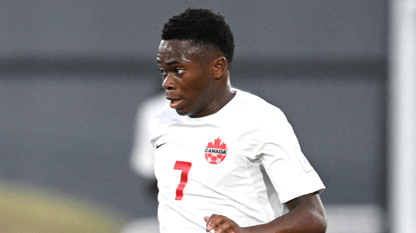 世界杯FIFA体育新闻：肖拉·吉莫是加拿大国家队中最年轻的球员，这是他首次参加加拿大队的正式集训。/ Jurij Kodrun/FIFA/Getty Images