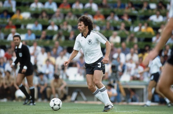 世界杯FIFA体育新闻:1982年世界杯决赛德国队对阵意大利队的比赛中,德国队的保罗·布莱特纳。