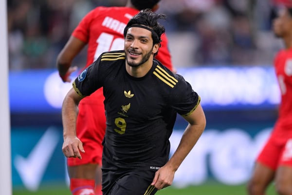 世界杯FIFA体育新闻:劳尔·希门尼斯为墨西哥对阵巴拿马的比赛首开纪录