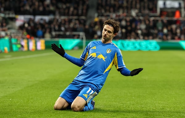 世界杯FIFA体育新闻：布伦登·阿伦森的出色状态缓解了里卡多·佩皮受伤对美国国家队的打击。/ Alex Dodd/CameraSport/Getty Images