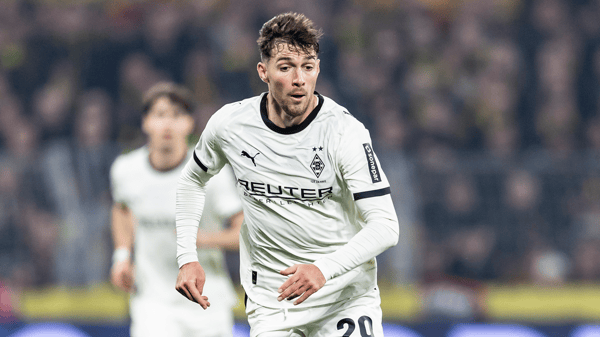 世界杯FIFA体育新闻：乔·斯卡利在周末门兴格拉德巴赫4-0战胜奥格斯堡的比赛中攻入一球。/ Christian Verheyen/Borussia Moenchengladbach/Getty Images