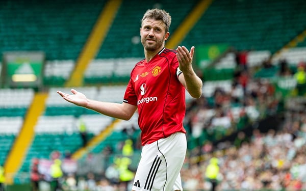 世界杯FIFA体育新闻：迈克尔·卡里克肩负着扭转曼联颓势的重任。/ Craig Foy/SNS Group/Getty Images