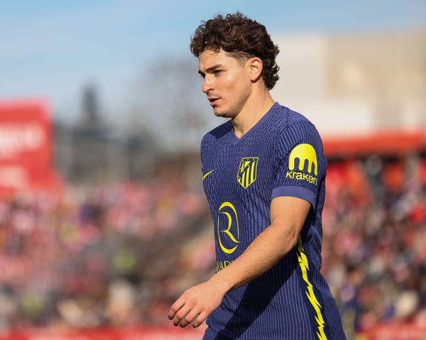 世界杯FIFA体育新闻:有传闻称朱利安·阿尔瓦雷斯将与切尔西联系在一起。/ Judit Cartiel/Getty Images