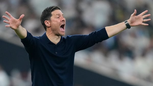 世界杯FIFA体育新闻：哈维·阿隆索周一晚间正式离开皇家马德里。/ Jose Breton/Pics Action/NurPhoto/Getty Images