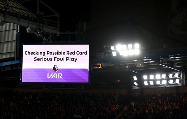 世界杯FIFA体育新闻：VAR技术仍然备受争议。/ Mike Hewitt/Getty Images