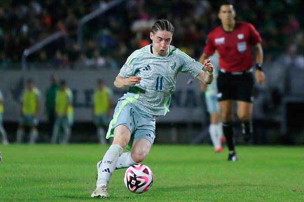 世界杯FIFA体育新闻：马塞洛·弗洛雷斯在墨西哥的机会有限，这引起了加拿大的关注。/ Alex Avila/Jam Media/Getty Images