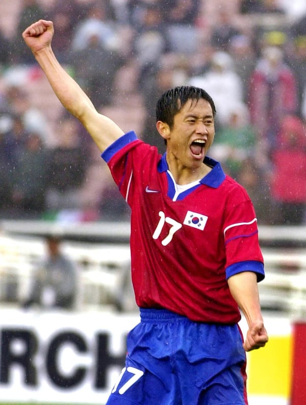 世界杯FIFA体育新闻：1998年，李永杓在对阵墨西哥的比赛中罚入点球。