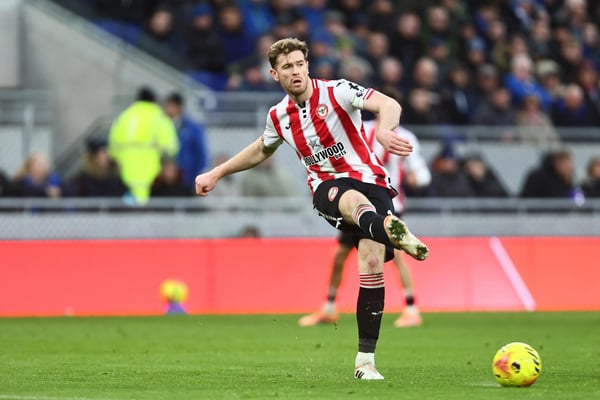 世界杯FIFA体育新闻：布伦特福德队的内森·柯林斯，埃弗顿对阵布伦特福德，英超联赛，足球，希尔·迪金森球场，利物浦