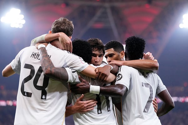 世界杯FIFA体育新闻：皇家马德里在西甲积分榜上落后巴塞罗那4分。/ Jose Breton/Pics Action/NurPhoto/Getty Images