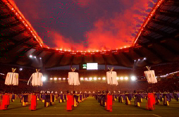 世界杯FIFA体育新闻：这是2002年韩日世界杯开幕式在首尔世界杯体育场的景象。