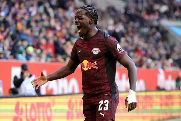 世界杯FIFA体育新闻：卡斯特罗·卢克巴 (Castello Lukeba) 在德国出演。 / Marcel Engelbrecht/firo sportphoto/Getty Images