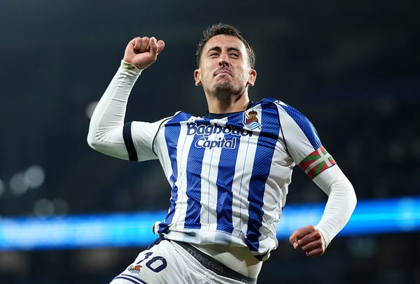 世界杯FIFA体育新闻：米克尔·奥亚扎瓦尔是皇家社会最危险的球员。 /胡安·曼努埃尔·塞拉诺·阿尔塞/盖蒂图片社