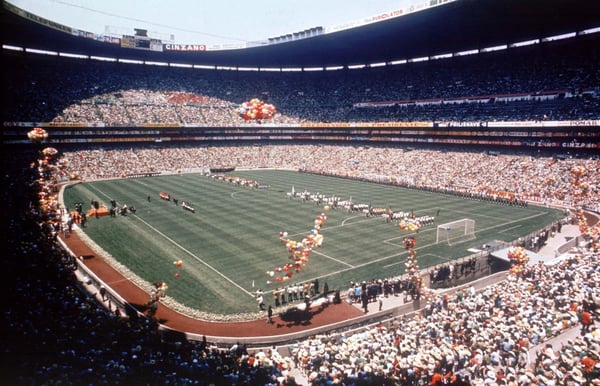 世界杯FIFA体育新闻：1970年国际足联世界杯开幕式期间，墨西哥城阿兹特克体育场的景象