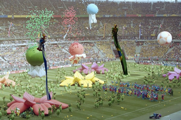 世界杯FIFA体育新闻：这是1998年法国世界杯在圣丹尼斯法兰西体育场举行的开幕式现场照片。