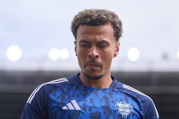 世界杯FIFA体育新闻：德勒·阿里在科莫的经历并不成功。/ Emmanuele Ciancaglini/Ciancaphoto Studio/Getty Images