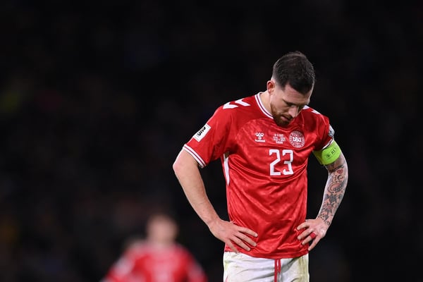 世界杯FIFA体育新闻：丹麦球员皮埃尔·埃米尔·霍伊别尔在苏格兰队失利后感到沮丧