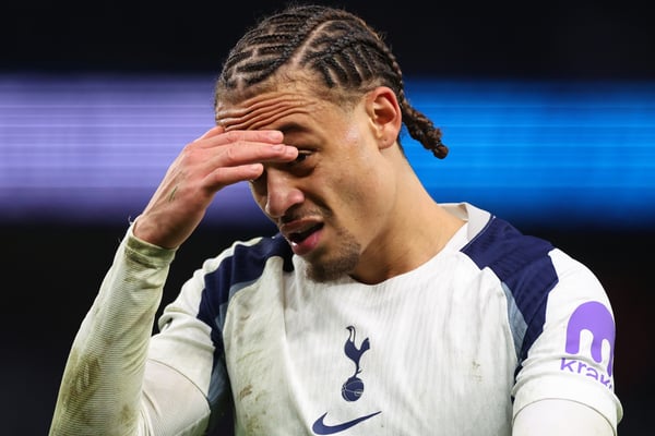 世界杯FIFA体育新闻：哈维·西蒙斯正受到伤病困扰。/ Marc Atkins/Getty Images