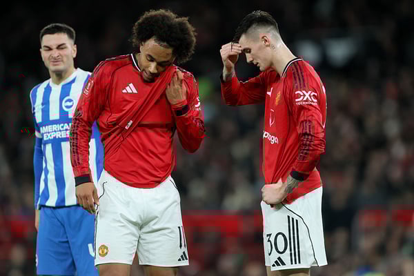 世界杯FIFA体育新闻：约书亚·齐尔克齐（左）正在与本杰明·谢什科竞争首发位置。/ 理查德·塞勒斯/体育摄影/全​​明星/盖蒂图片社