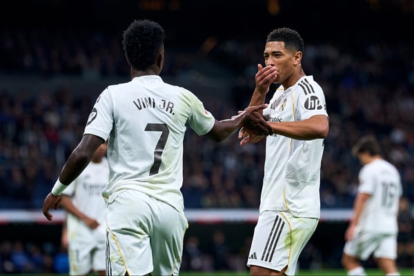 世界杯FIFA体育新闻：维尼修斯·儒尼奥尔（左）和裘德·贝林厄姆（右）都曾是攻击目标。/ Diego Souto/Getty Images