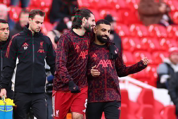 世界杯FIFA体育新闻：索博斯莱与穆罕默德·萨拉赫关系密切。/ Robbie Jay Barratt/AMA/Getty Images