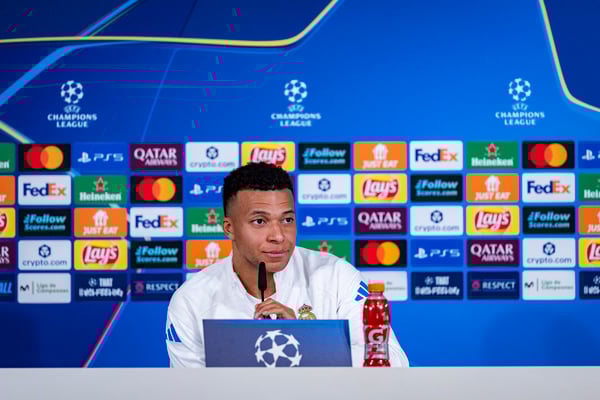 世界杯FIFA体育新闻：姆巴佩向皇家马德里的批评者发出强烈警告。/ Alberto Gardin/Eurasia Sport Images/Getty Images