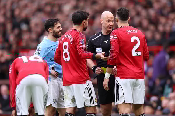 世界杯FIFA体育新闻：迪奥戈·达洛特（右）是争议的中心人物。/ Robbie Jay Barratt/AMA/Getty Images