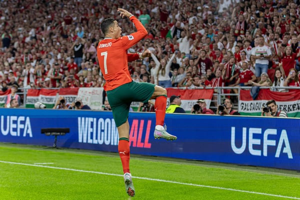 世界杯FIFA体育新闻：葡萄牙球星克里斯蒂亚诺·罗纳尔多庆祝他攻破匈牙利球门的进球