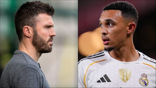 世界杯FIFA体育新闻：特伦特·亚历山大-阿诺德（右）成为八卦新闻的焦点。/ Paul Devlin/SNS Group/Jose Breton/Pics Action/NurPhoto/Getty Images