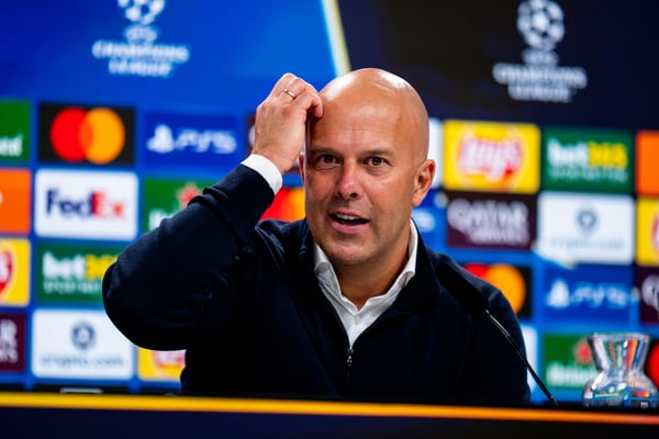 世界杯FIFA体育新闻:阿恩·斯洛特 (Arne Slot) 目前在所有比赛中保持 13 场不败。 / Rene Nijhuis/MB Media/Getty Images