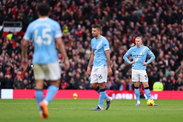世界杯FIFA体育新闻：曼城跌至第六名。/ Robbie Jay Barratt/AMA/Getty Images