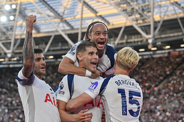 世界杯FIFA体育新闻：托特纳姆热刺队在欧联杯中的成功至关重要。/ Vince Mignott/MB Media/Getty Images